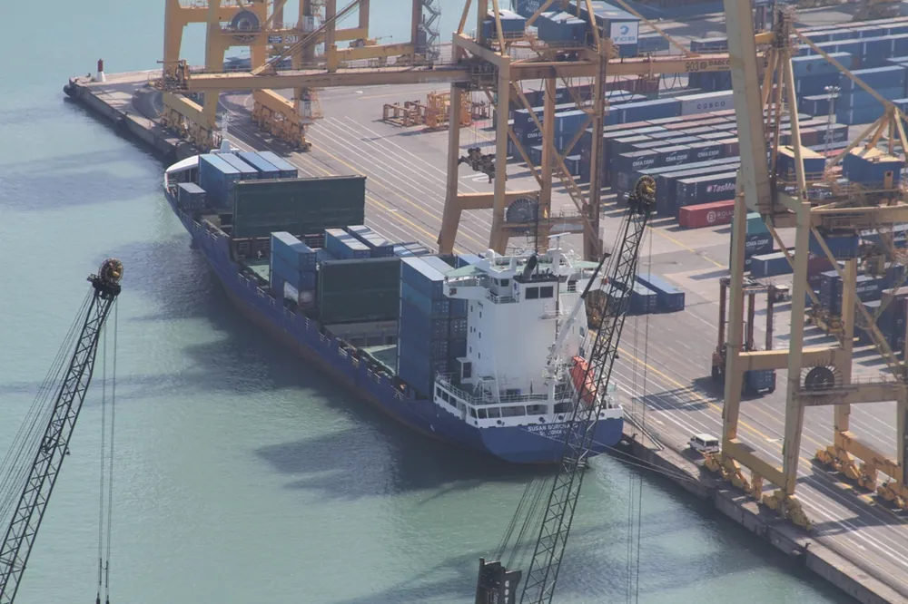 International shipping options from China for a DTC brand order